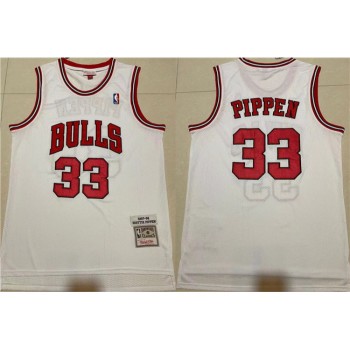 Men's Chicago Bulls #33 Scottie Pippen 1997-98 White Throwback Stitched Jersey Men's Chicago Bulls #33 Scottie Pippen 1997-98 White Throwback Stitched Jersey